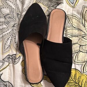 Old Navy Black Quilted Mules